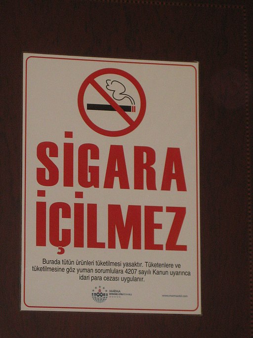 Sign that says sigara içilmez